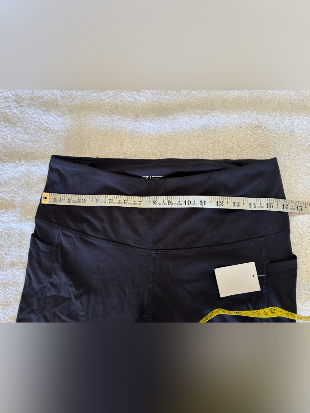NWT Zella cropped leggings with pockets on the side. - Picture 5 of 8